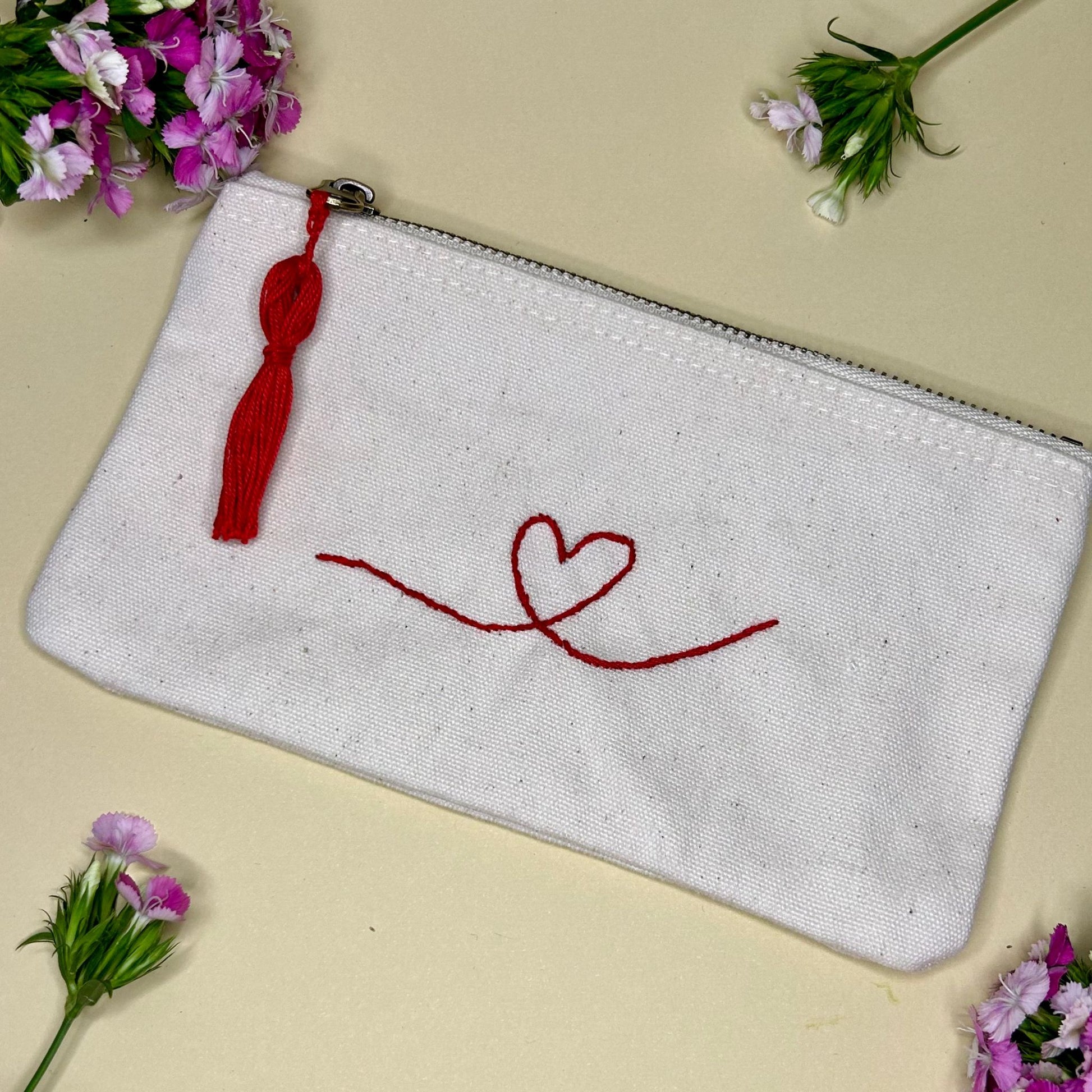 Pochette ricamata cuore rosso