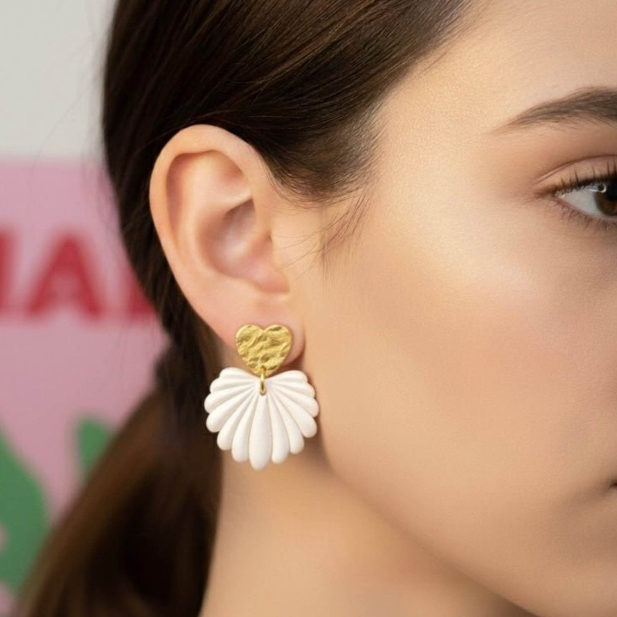 ALICE MINI WHITE - Orecchini cuore artigianali
